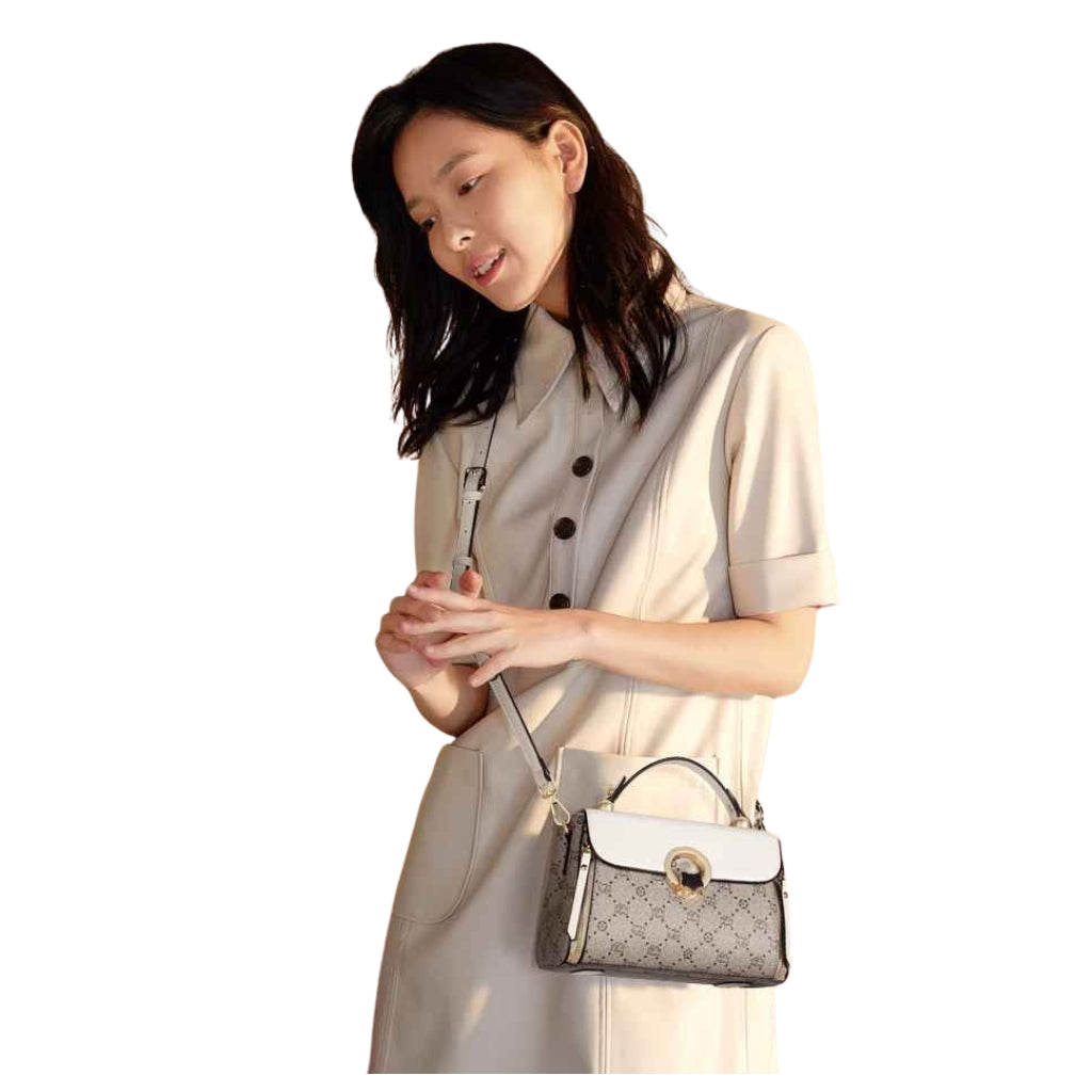Bolsa-Feminina-Transversal-Foxer-Modelo-Naty-bolsa-branca-no-manequim