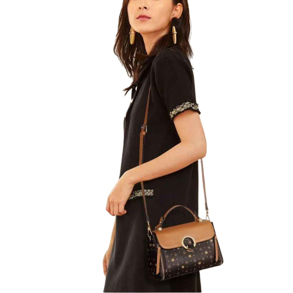 Bolsa-Feminina-Transversal-Foxer-Modelo-Naty-bolsa-marrom-no-manequim