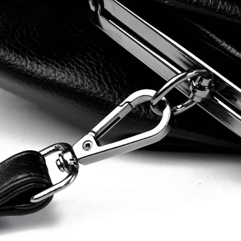 bolsa-feminina-transversal-modelo-luci-preta-detalhes-elegante